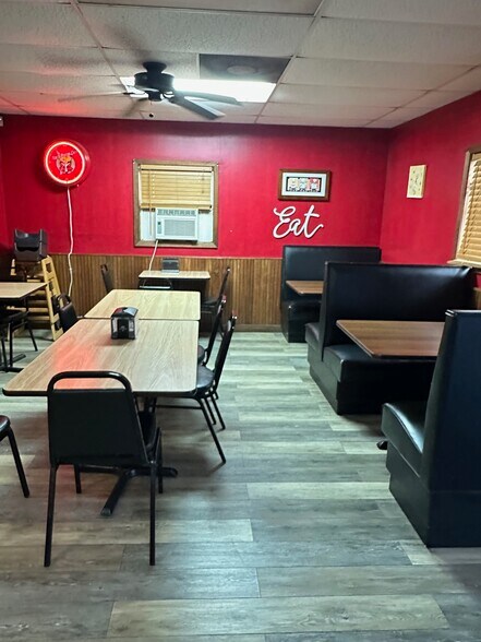 More Photos Of 11 Crothers Dr, Tallulah Restaurant For Sale