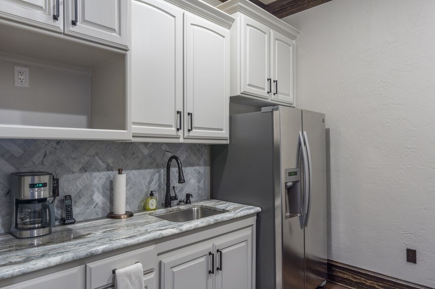 More Photos Of 6115 New Copeland Rd, Tyler Medical For Sale