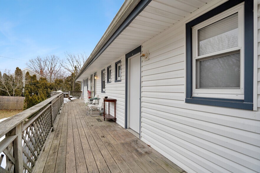 More Photos Of 87 North Rd, Hampton Bays Storefront Retail Residential For Sale