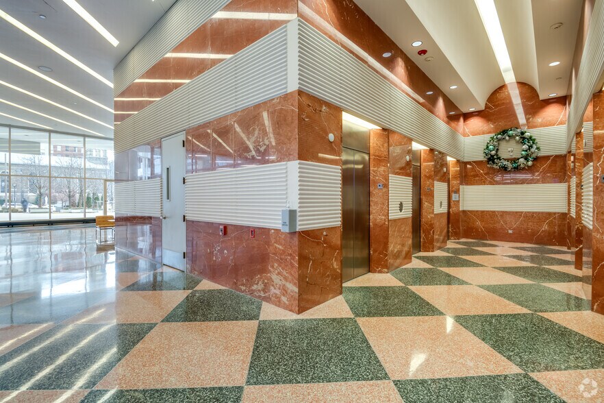 More Photos Of 330 E Kilbourn Ave, Milwaukee Office For Lease