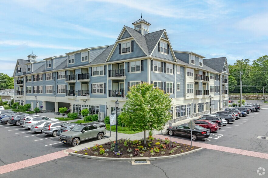 More Photos Of 800 Federal Rd, Brookfield Apartments For Lease