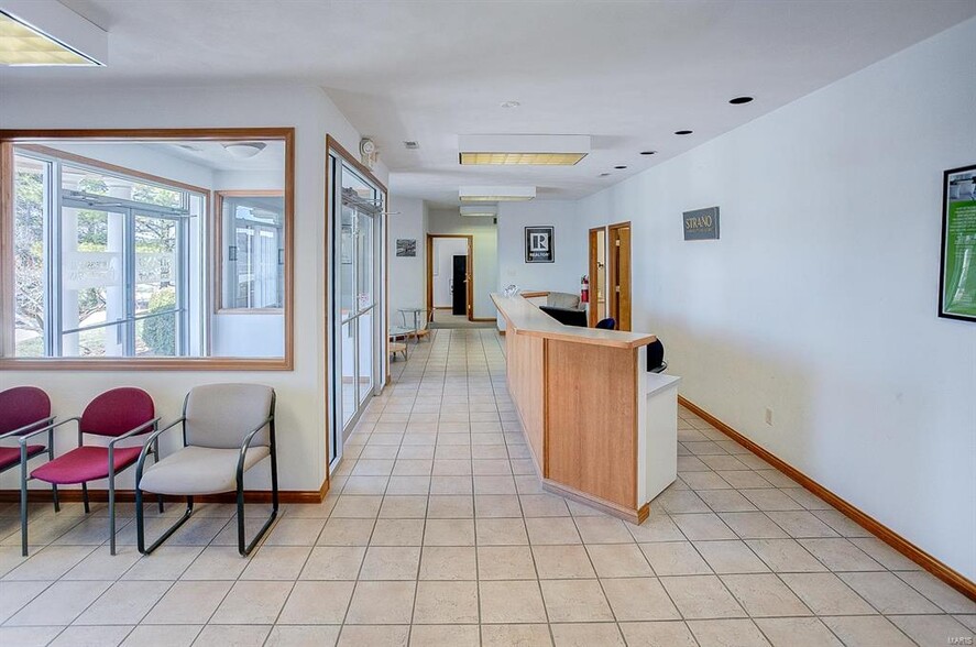 More Photos Of 824 N Market St, Waterloo Medical For Sale