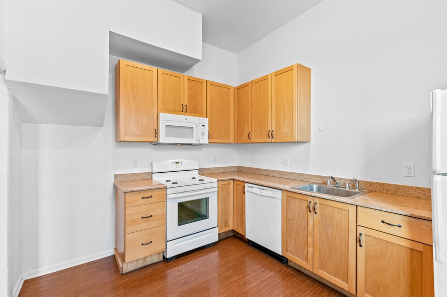 More Photos Of 2031-2033 Curtis St, Denver Apartments For Lease