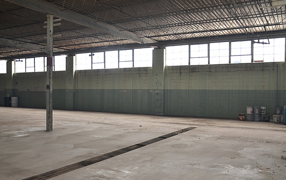 More Photos Of 3141-3151 Fiberglass Rd, Kansas City Warehouse For Lease