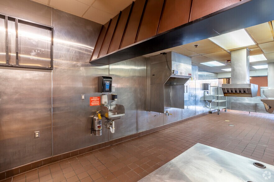 More Photos Of 801 E Butterfield Rd, Lombard Unknown For Lease