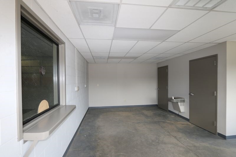 More Photos Of 125 Expedition Ct, Duncan Warehouse For Lease