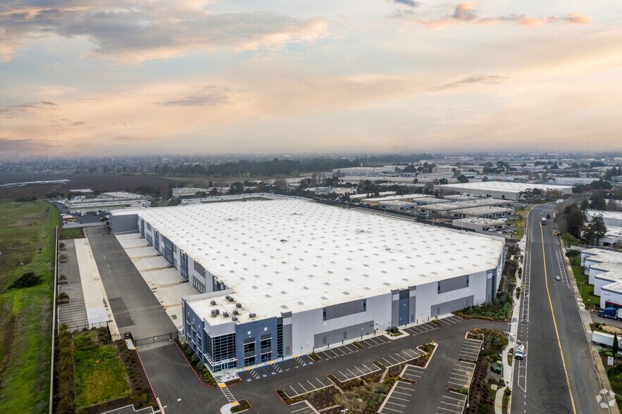 More Photos Of 2701 W Winton Ave, Hayward Warehouse For Lease