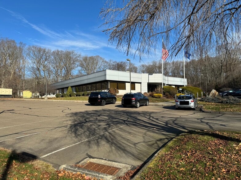 More Photos Of 175 Constitution Blvd S, Shelton Flex For Sale