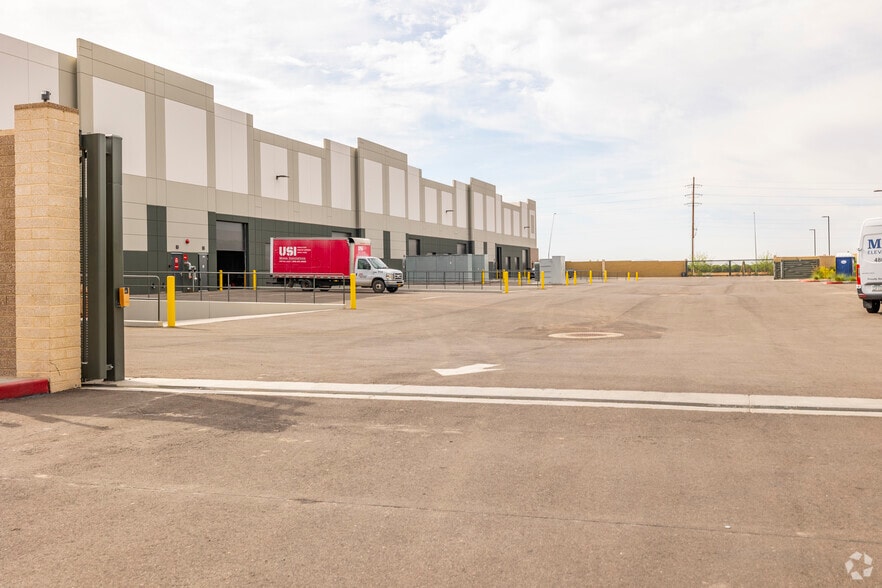 More Photos Of 2836 N Greenfield Rd, Mesa Warehouse For Lease