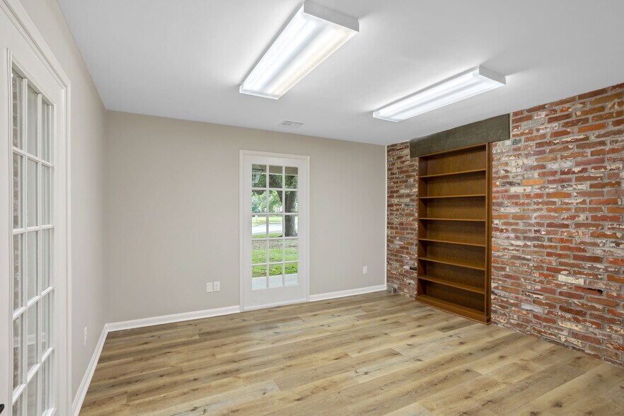 More Photos Of 1628 Ryan St, Lake Charles Office For Lease