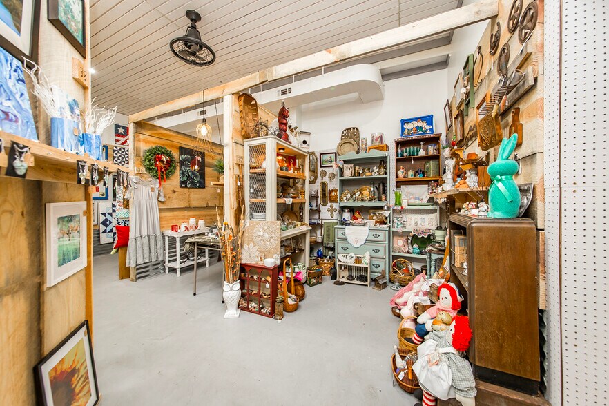 More Photos Of 223 W Main St, Mountain View Storefront For Sale