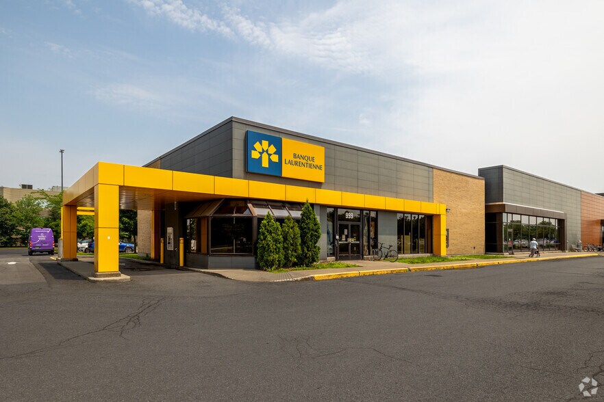 More Photos Of 999-1001 Boul De Montarville, Boucherville Storefront Retail Office For Lease