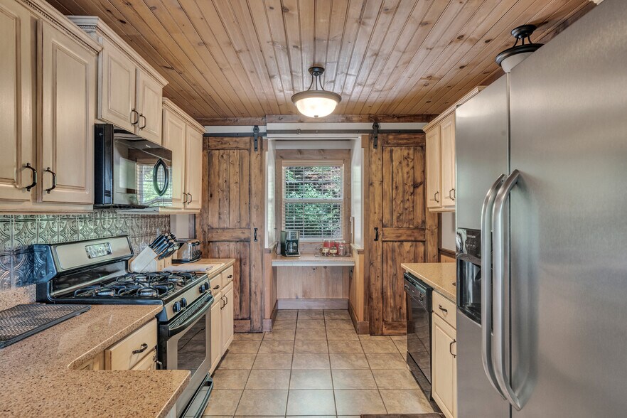 More Photos Of 2003 Bend of the Riv, Hiawassee Lodge Meeting Hall For Sale