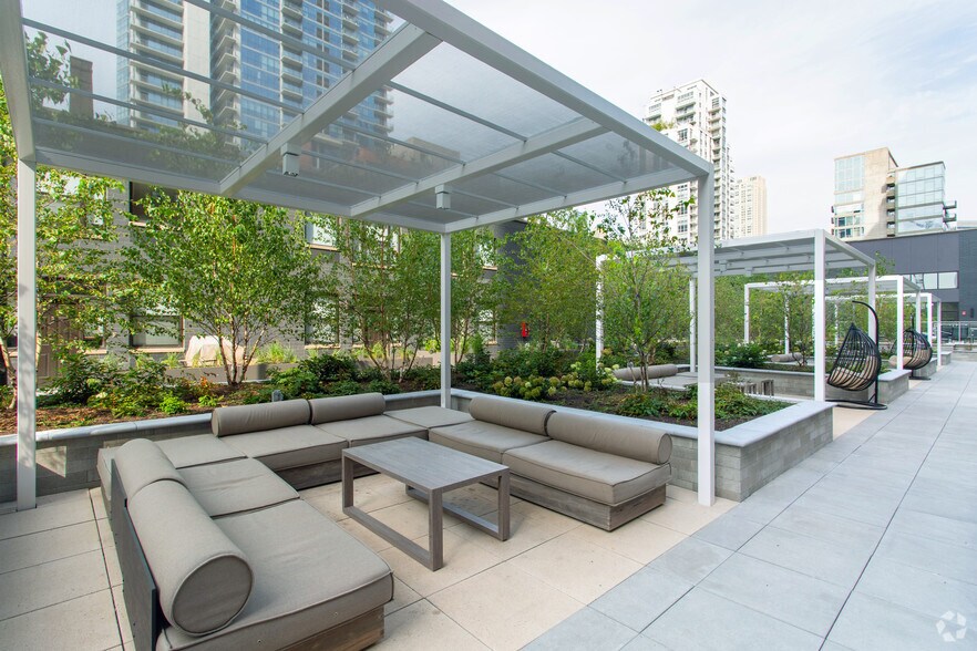 More Photos Of 320 W Illinois St, Chicago Apartments For Lease