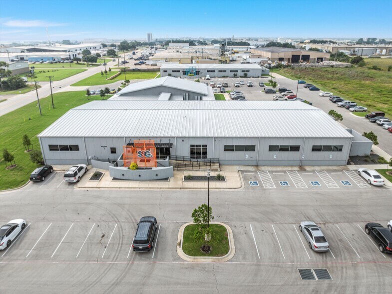 Primary Photo Of 601 Texas Central Pky, Woodway Warehouse For Sale