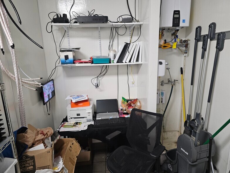 More Photos Of 1287 N Canyon Creek Pky, Spanish Fork General Retail For Lease