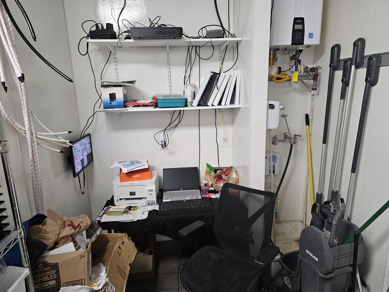 More Photos Of 1289 N Canyon Creek Pky, Spanish Fork Storefront Retail Office For Lease