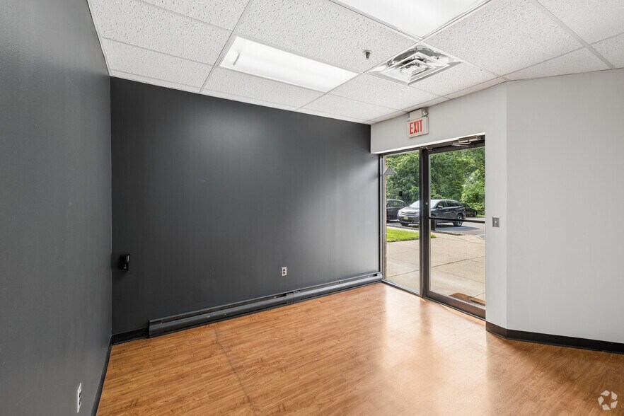More Photos Of 600 Ryerson Rd, Lincoln Park Warehouse For Lease