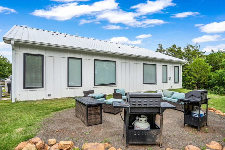 More Photos Of 115 Sheridan North St, Medicine Park Multifamily For Sale