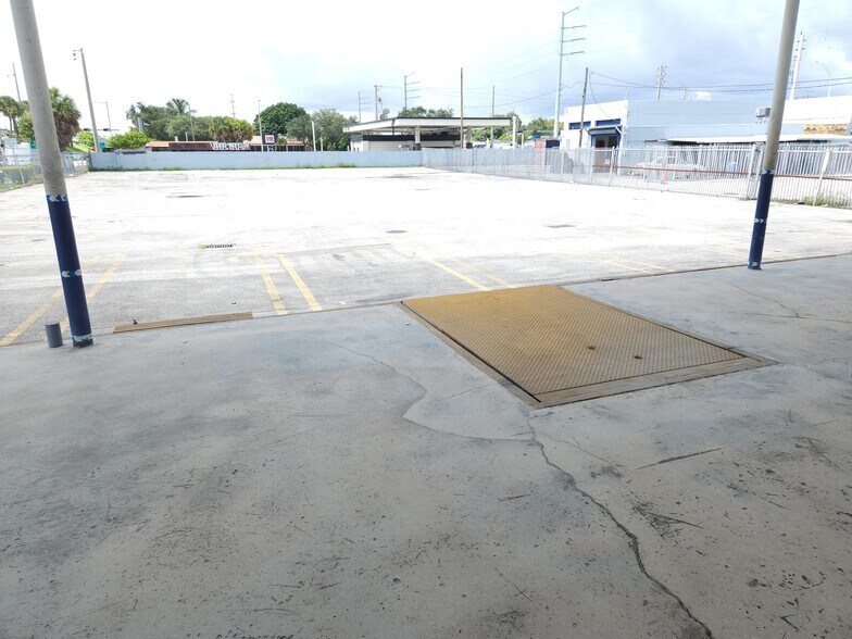 More Photos Of 650 NW 105th St, Miami Warehouse For Lease