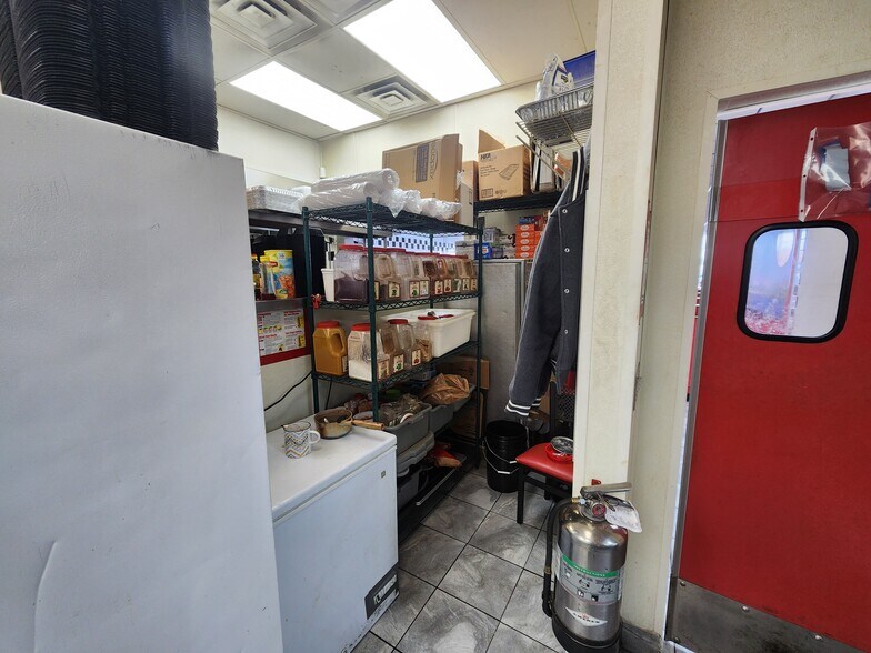 More Photos Of 1350-1500 S Lapeer Rd, Oxford Unknown For Lease