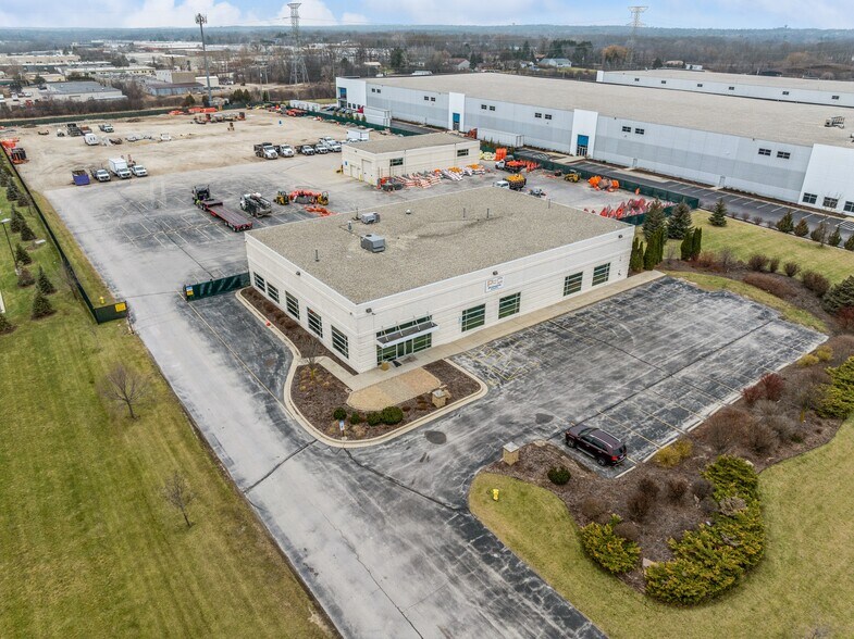 More Photos Of N59W13449 Manhardt Dr, Menomonee Falls Light Distribution For Lease