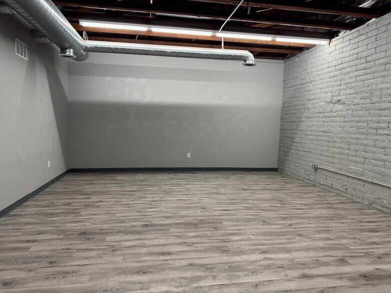 More Photos Of 12911 Us-71 Hwy, Grandview Freestanding For Lease