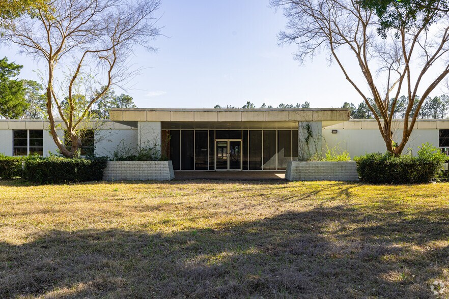 More Photos Of 603 Highway 418 W, Silsbee Hospital For Lease
