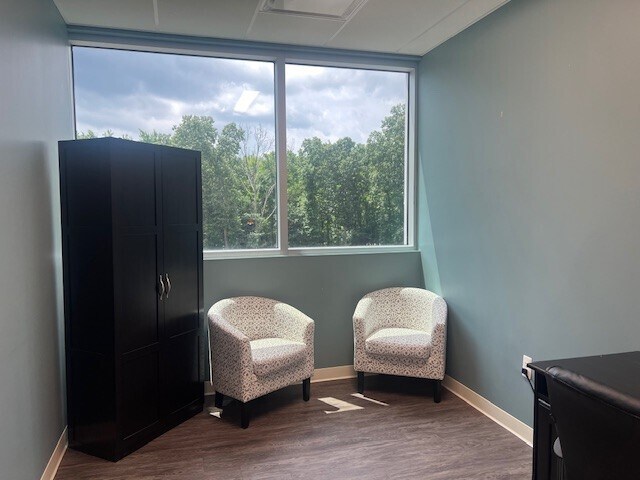 More Photos Of 55 Willow Ln, Marlboro Medical For Lease