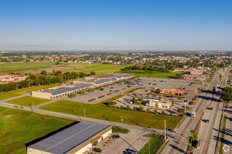 More Photos Of 900-942 S Main St, Belle Glade General Retail For Lease