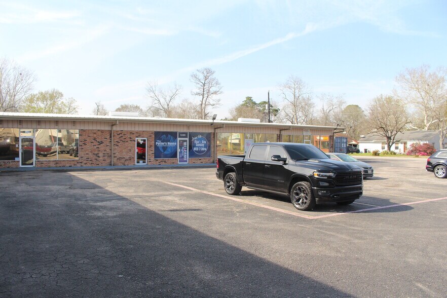 More Photos Of 1301-1309 Sandy Ln, Baytown General Retail For Sale