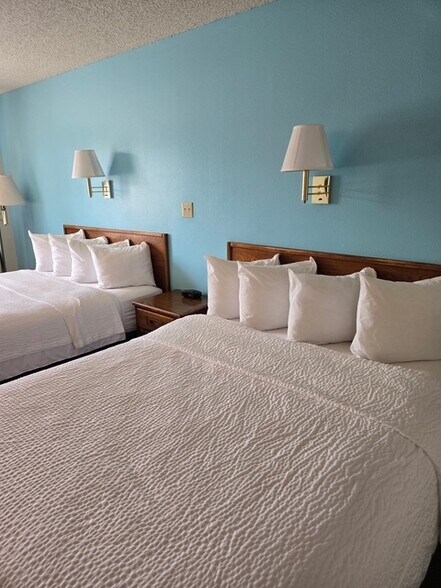 More Photos Of 223 Santa Fe Ave, Alamosa Hotel For Sale