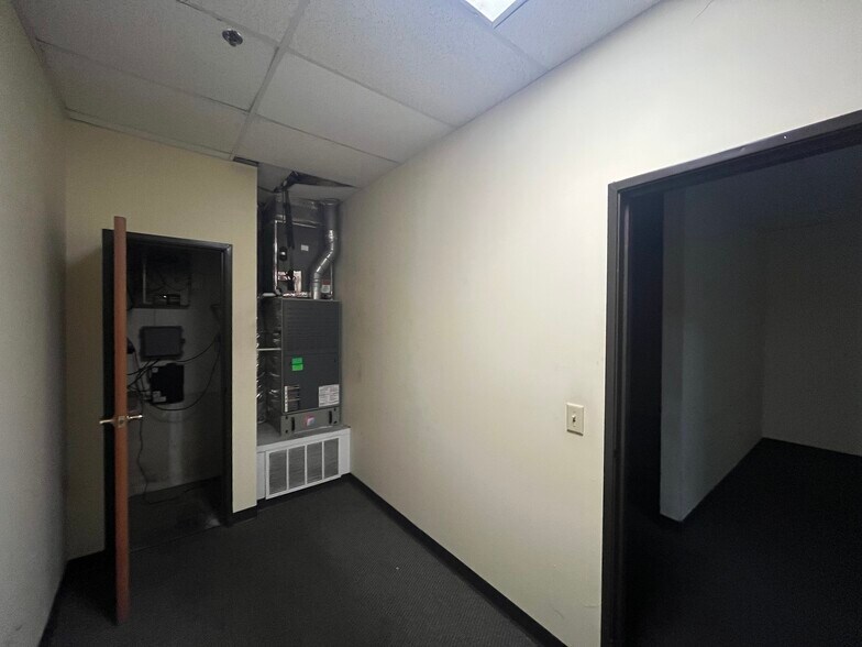 More Photos Of 4220-4232 Charter Ave, Oklahoma City Warehouse For Lease