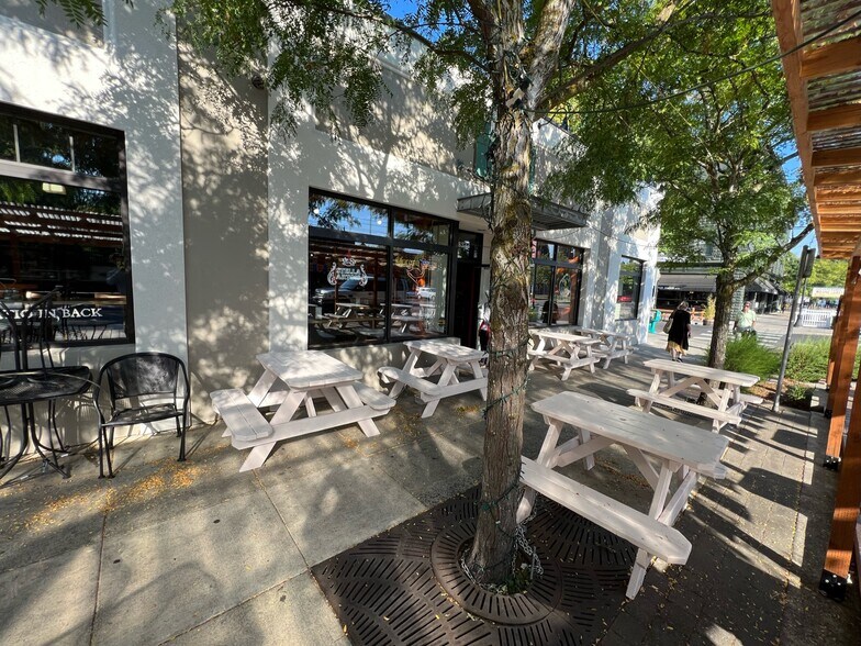 More Photos Of 8221-8237 N Denver Ave, Portland Storefront For Lease