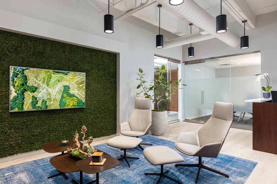 More Photos Of 5950 Sherry Ln, Dallas Office For Lease