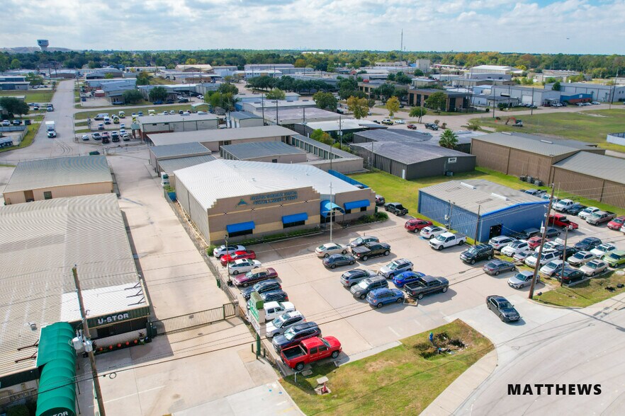 More Photos Of 1910 1st St E, Humble Office For Sale