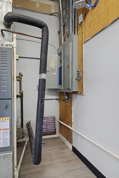 More Photos Of 207 Iris Dr, Hendersonville Daycare Center For Sale