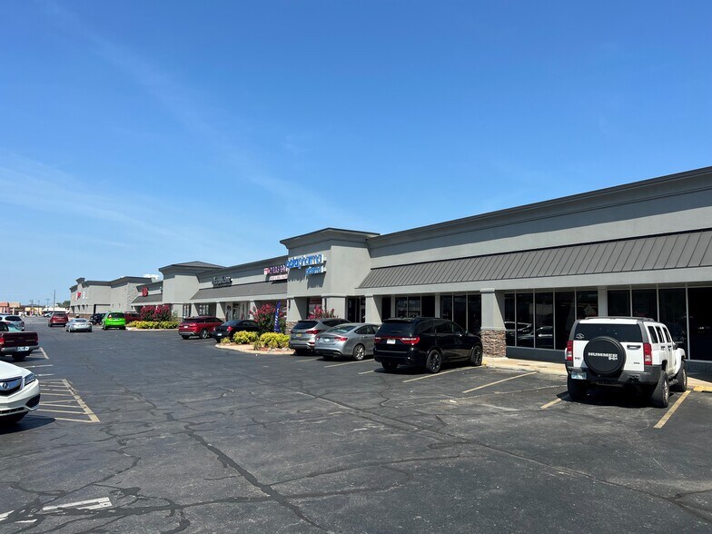 More Photos Of 11307 Garnett Rd, Tulsa Unknown For Lease