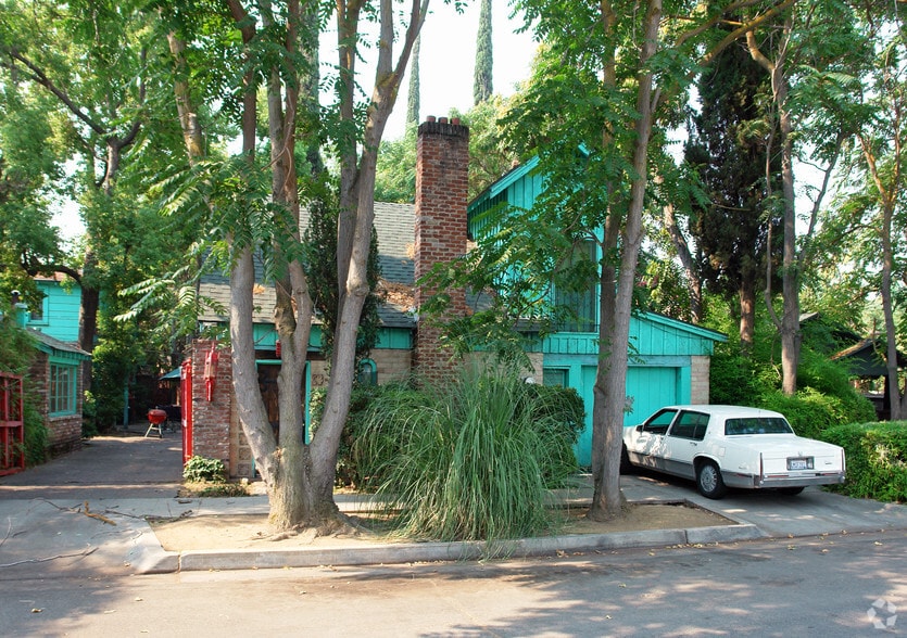 More Photos Of 840 E Brown Ave, Fresno Apartments For Sale