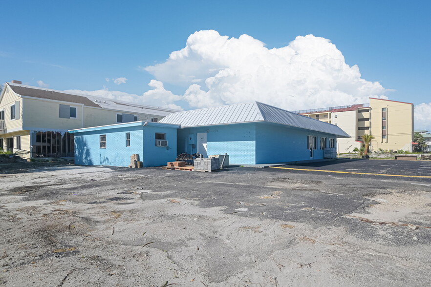 More Photos Of 6101 Estero Blvd, Fort Myers Restaurant For Sale