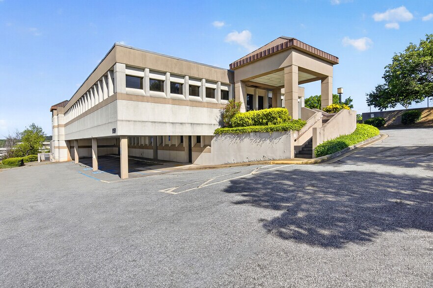 More Photos Of 633 19th St, Columbus Medical For Lease