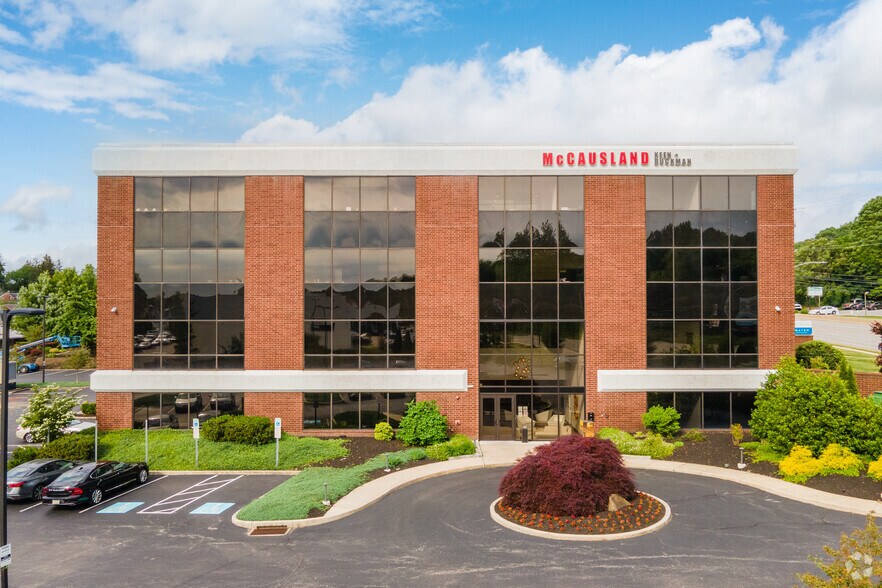 More Photos Of 80 W Lancaster Ave, Devon Office For Sale