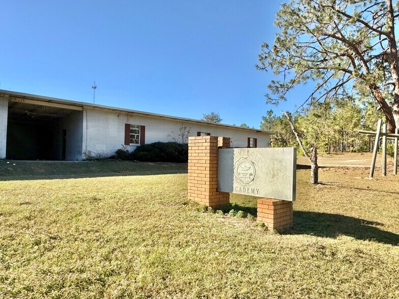 More Photos Of 1028 Sand Pit Rd, Lumber City Specialty For Sale