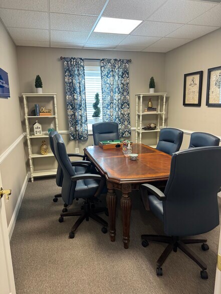 More Photos Of 2010 Limestone Rd, Wilmington Storefront Retail Office For Lease