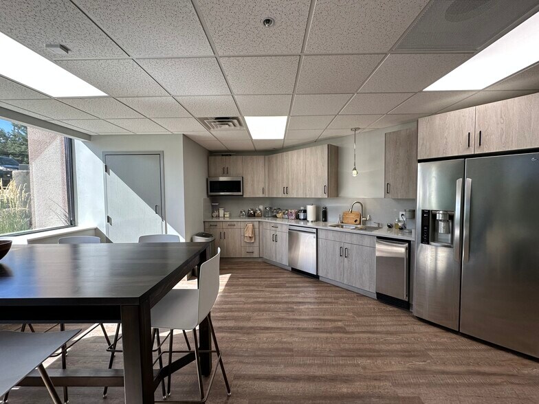 More Photos Of 746 E Winchester St, Murray Office For Sale