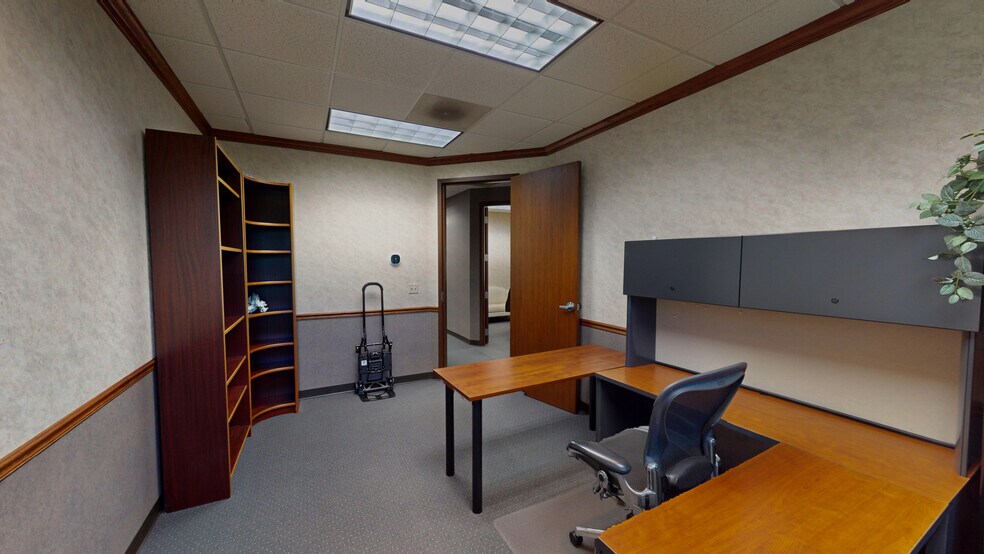 More Photos Of 1700 Park St, Naperville Office For Lease