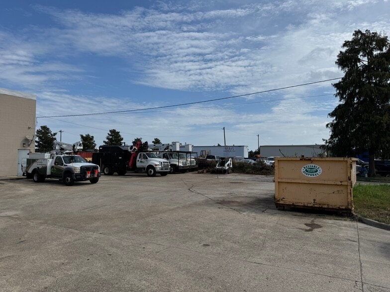 More Photos Of 96 W 27th St, Kenner Industrial For Sale