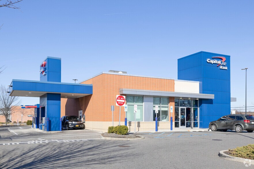 More Photos Of 750 W Sunrise Hwy, Valley Stream General Retail For Lease