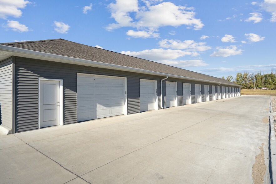 More Photos Of 2135 Edgewood Dr, Webster City Apartments For Sale