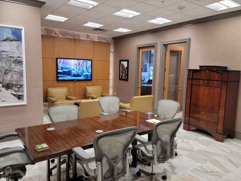 More Photos Of 821 5th Ave S, Naples Office For Lease
